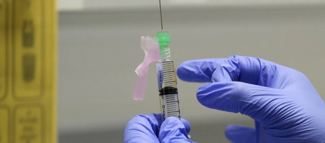 Εμβόλιο AstraZeneca: Η Δανία θα ξεκινήσει να το χορηγεί και σε όσους είναι άνω των 65 ετών